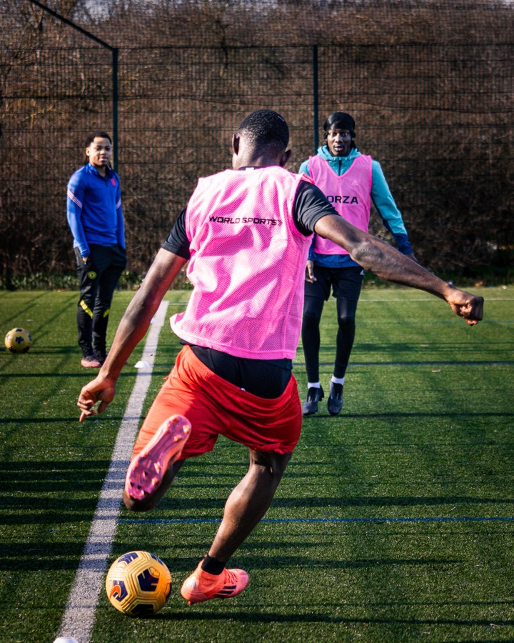 Player in a pink bib driving at two defenders during the first FixUp Arena tournament
